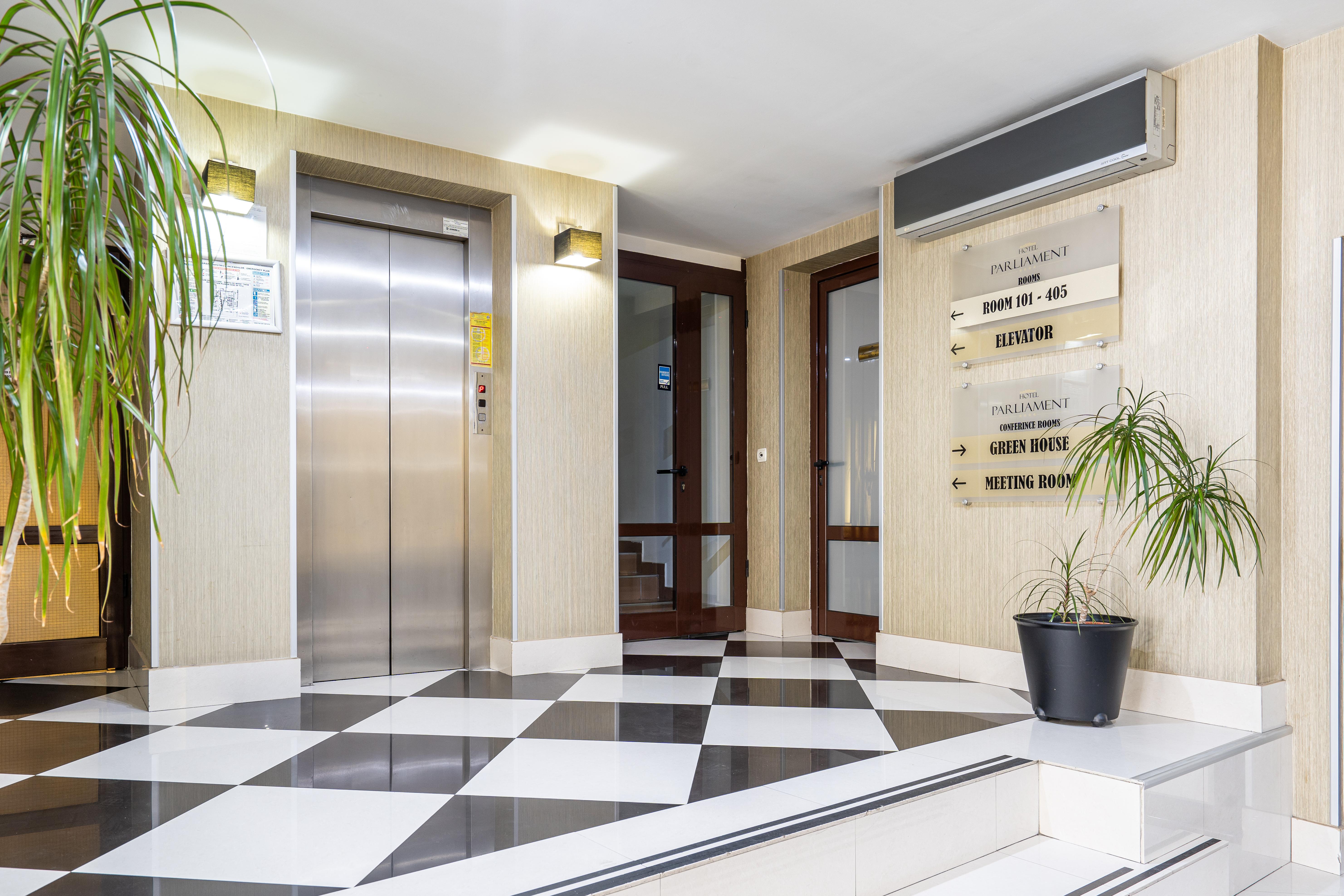 Hotel Parliament Bucureşti Exterior foto
